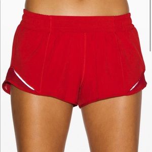 Lululemon hotty hot low rise lined shorts 2.5